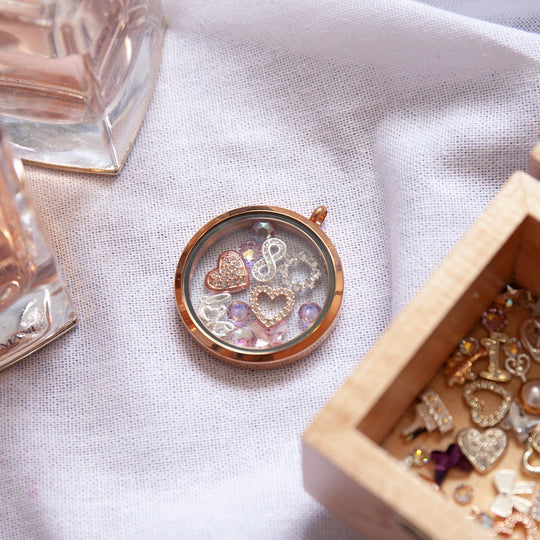 The Comprehensive Guide to Lockets: A Timeless Jewelry Trend